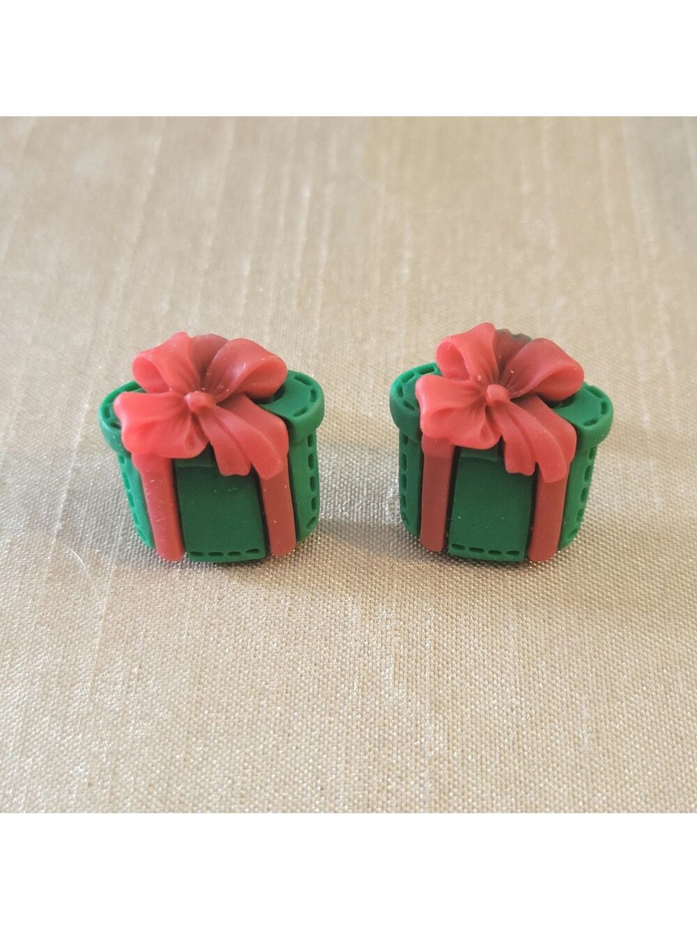 Christmas present earrings, green box with red bow
